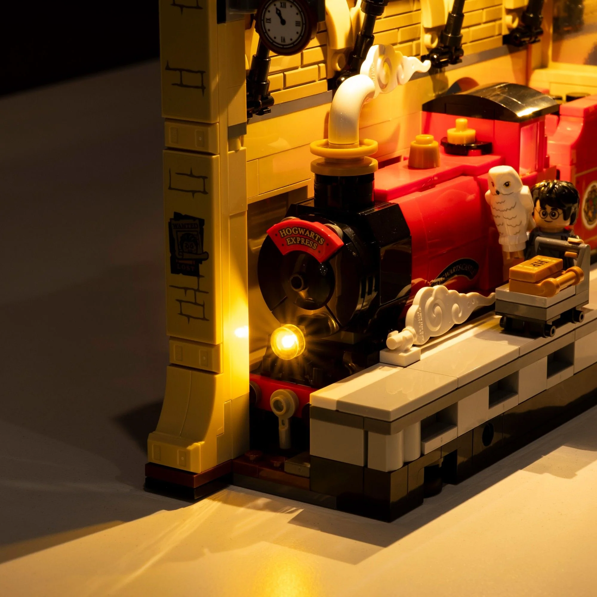LEGO® Book Nook: Hogwarts™ Express #76450 DIY Light Bundle - Image 4