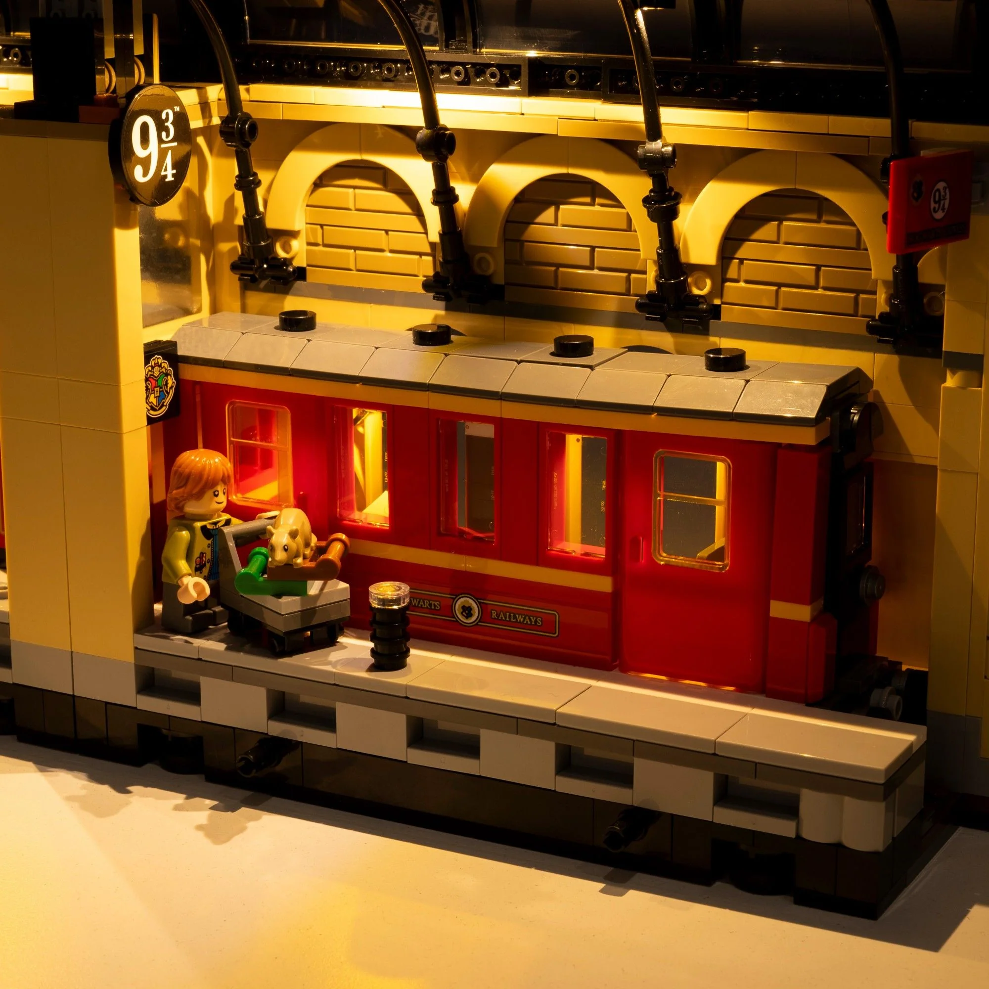 LEGO® Book Nook: Hogwarts™ Express #76450 DIY Light Bundle - Image 8