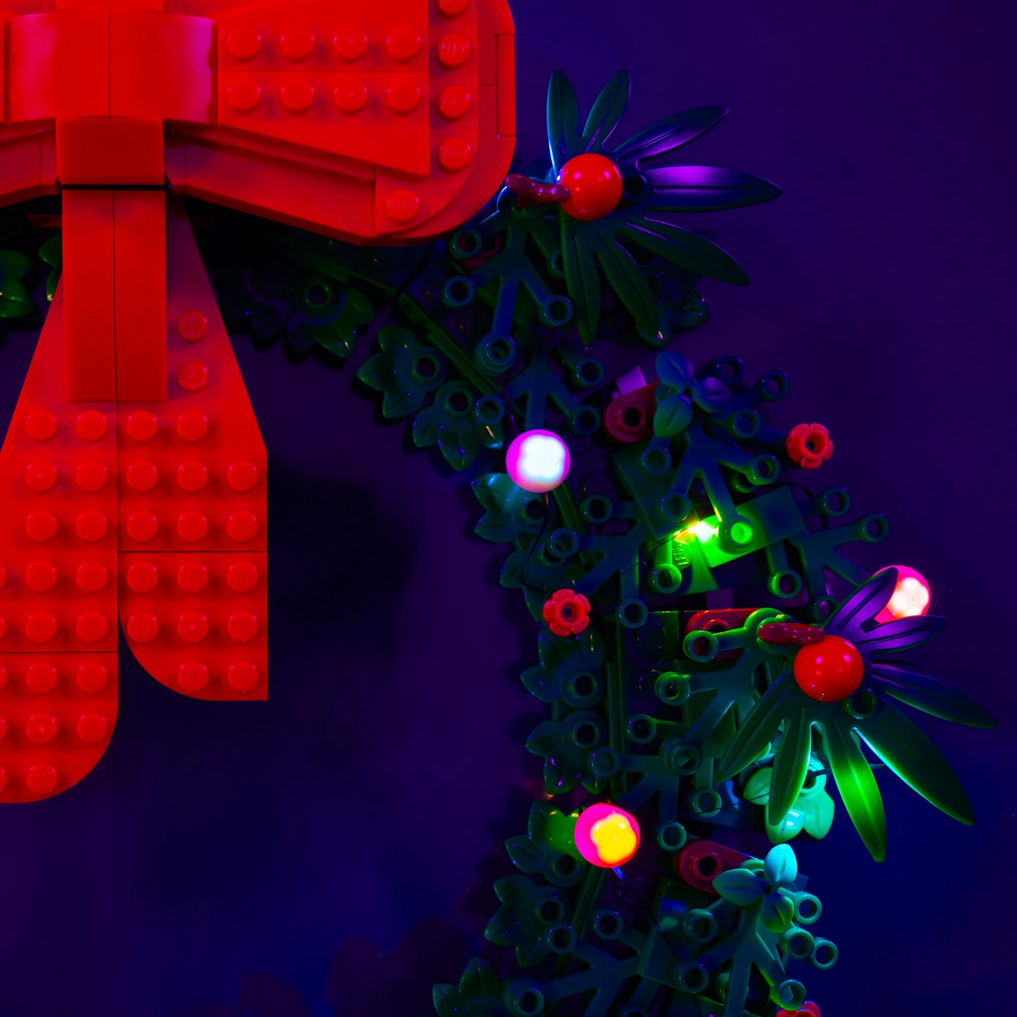 LEGO® Christmas Wreath 2-in-1 #40426 DIY Light Bundle - Image 3