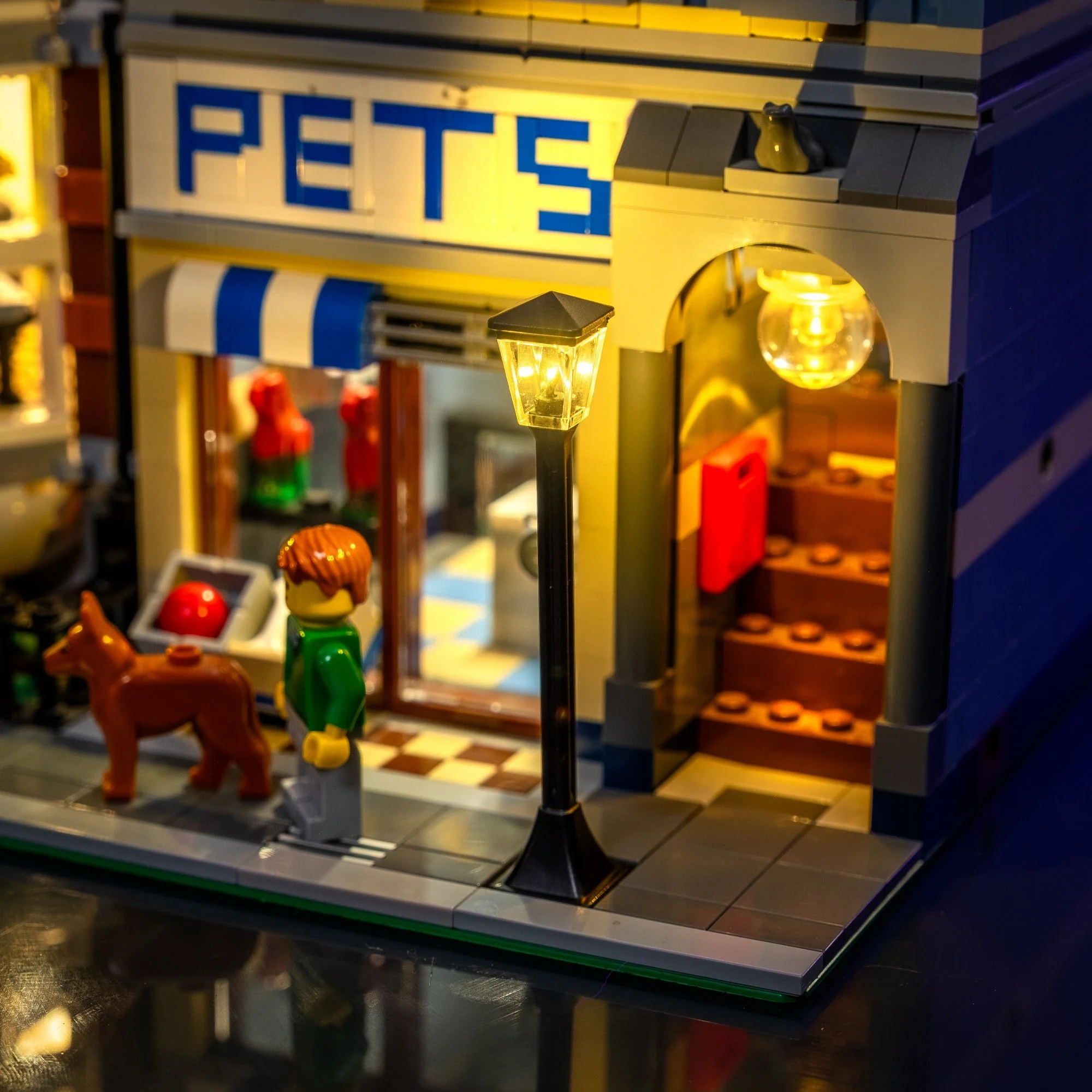 Light Kit for LEGO® Pet Shop #10218 - Image 3