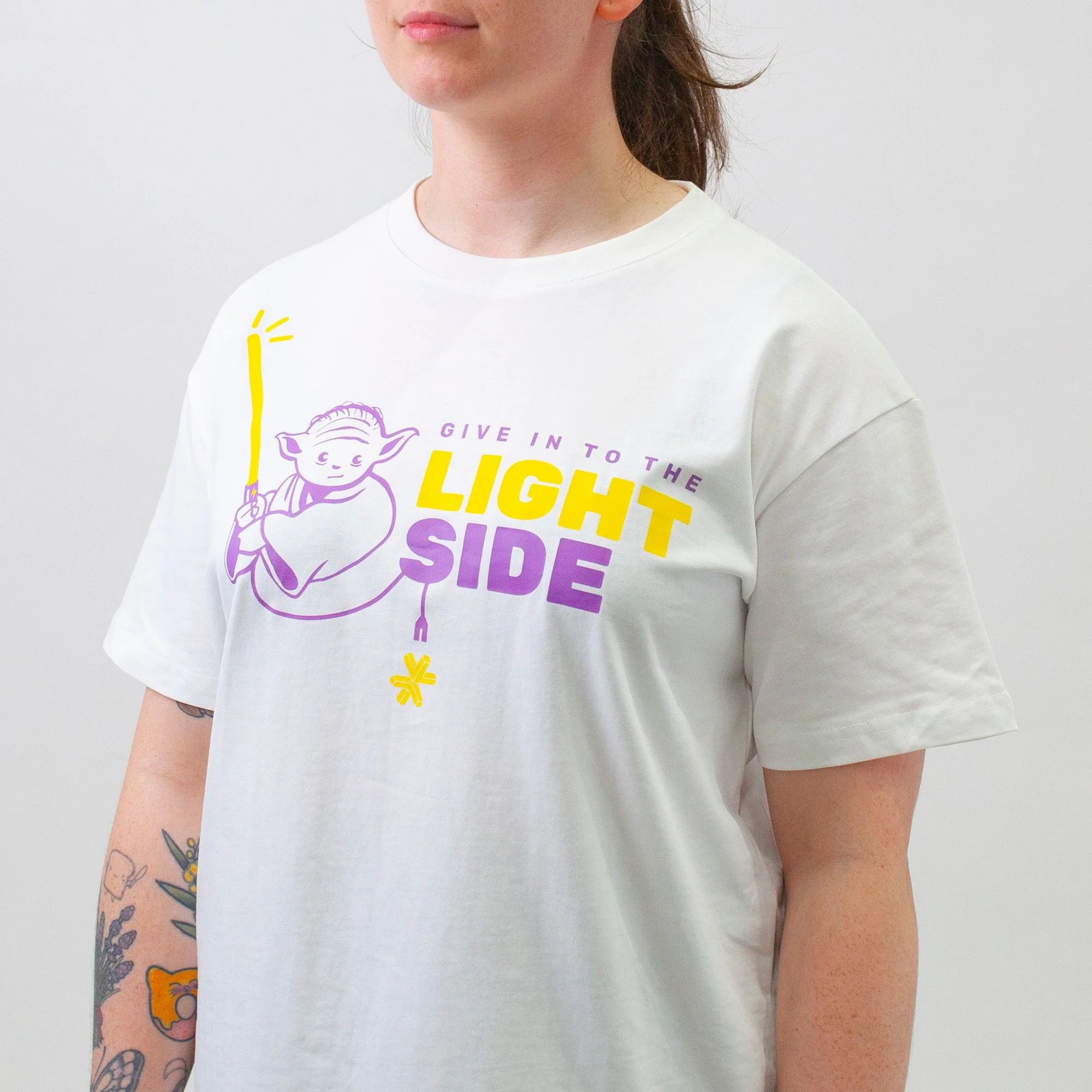 Light My Bricks™ Yoda T-shirt - Image 10